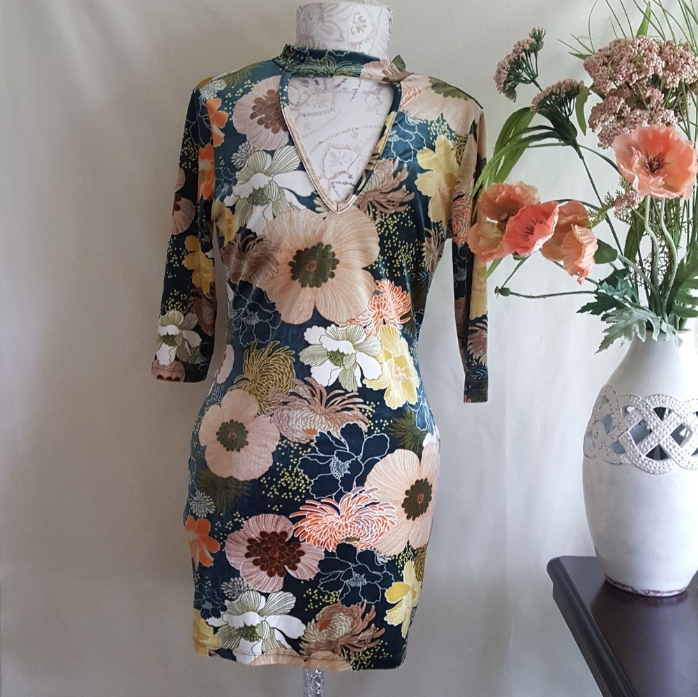 floral print dress velvet size M